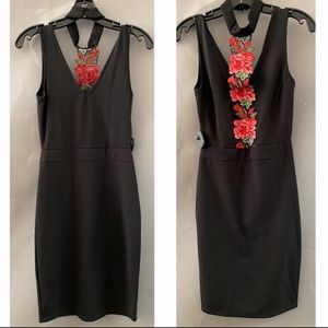 NEW⭐️Sexy bodycon dress with rose detail